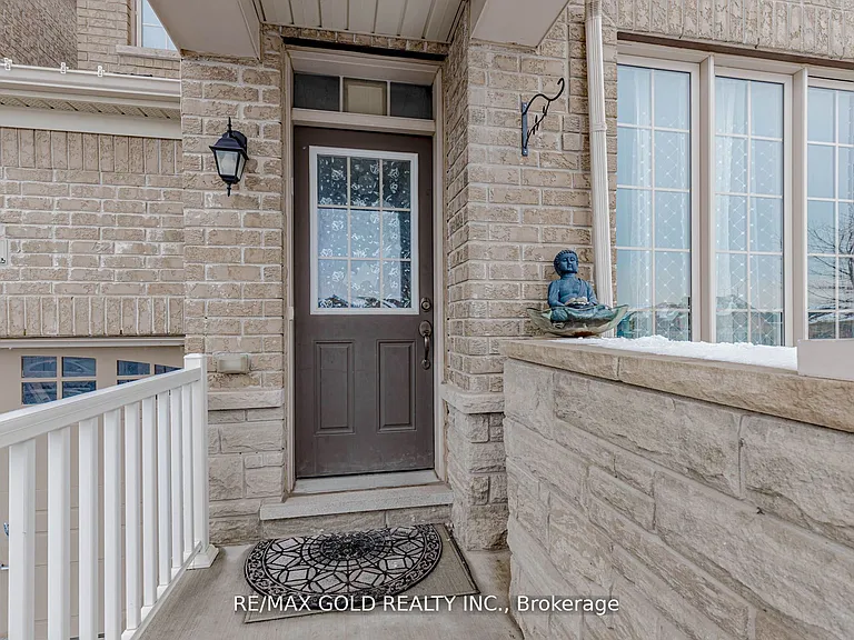 39 Chesterwood Cres — Photo 5