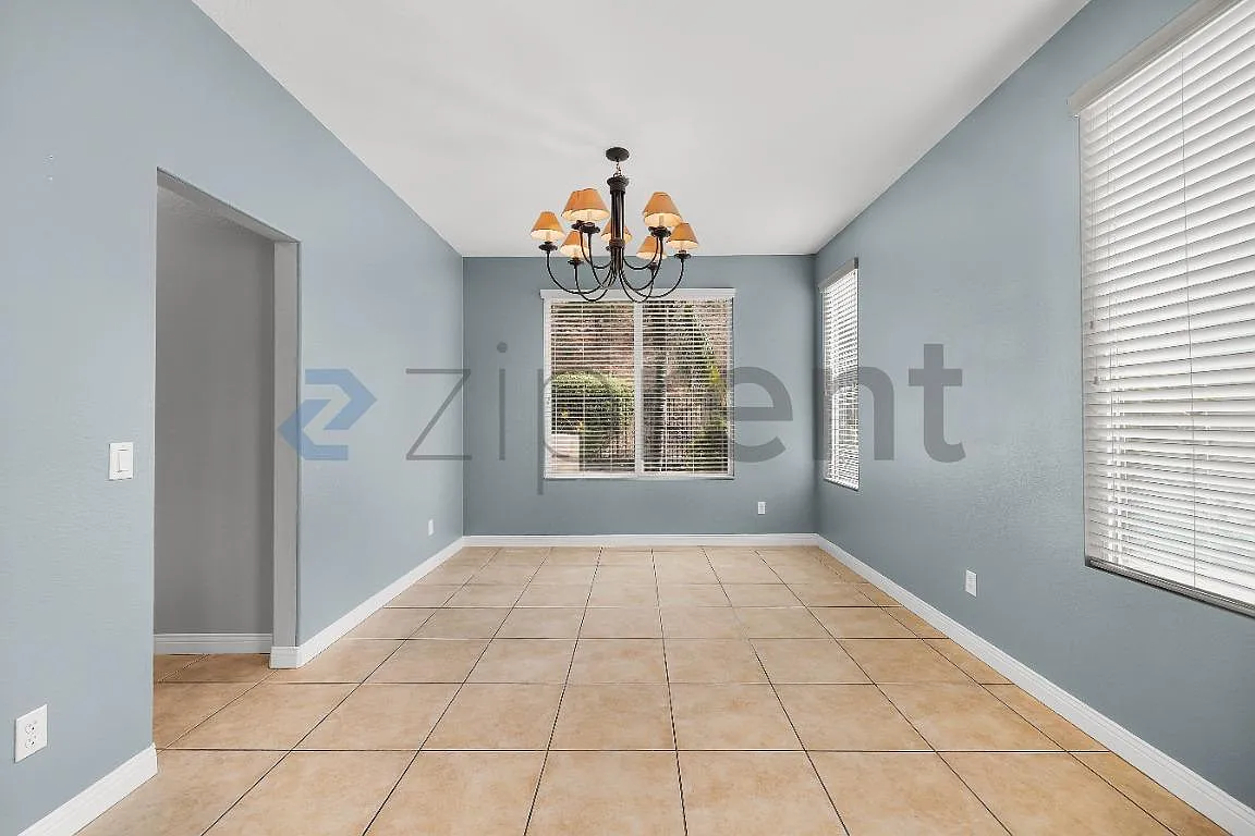 4 bed, 3173 sqft, $5,800 — Photo 4