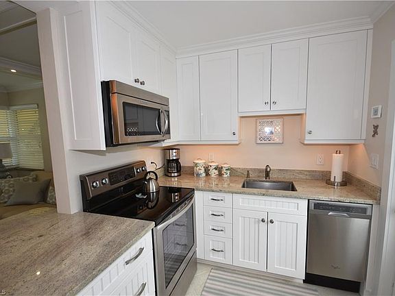 5th image of 215 8th Ave S #215A