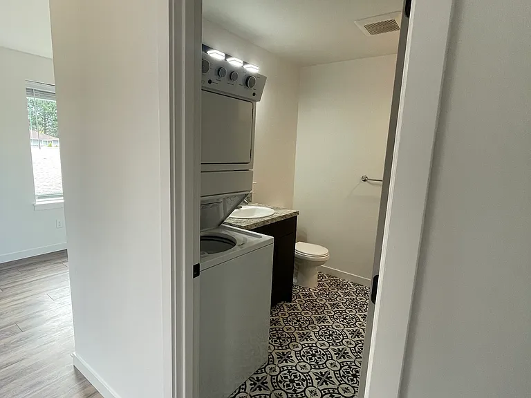 2804 Racine St #201 — Photo 9