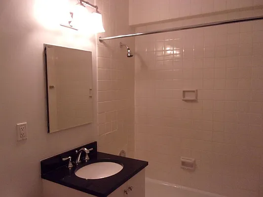 Rented by Carlyle Property Management | media 7