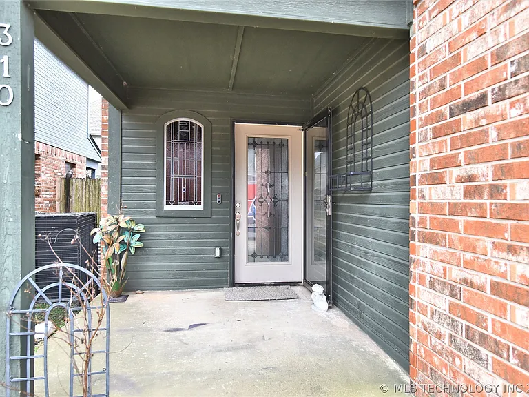 310 W K St — Photo 2