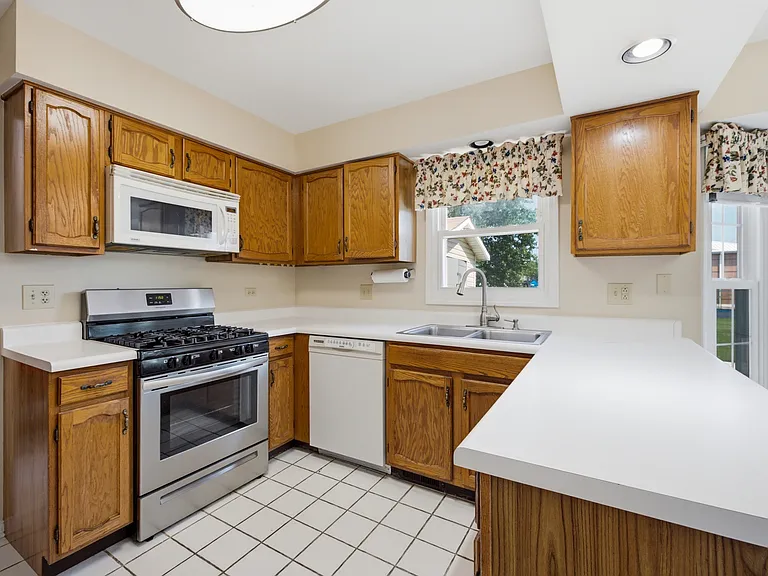 399 Stonewood Cir — Photo 6