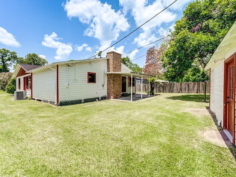 305 Yaupon St — Photo 3