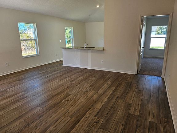 5th image of 8 Princeton Ln