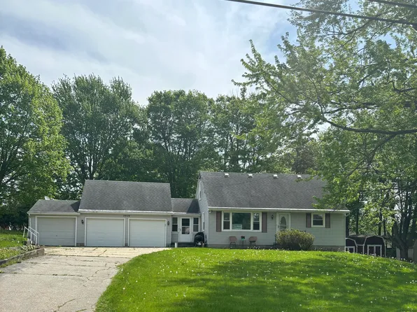 2920 Vermont St, Lansing, MI 48906