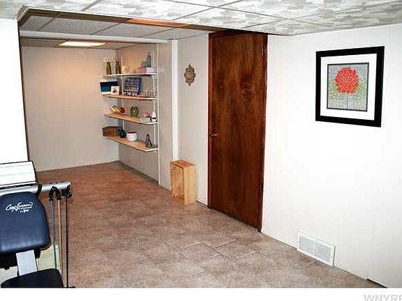 5th image of 556 Woodstock Ave