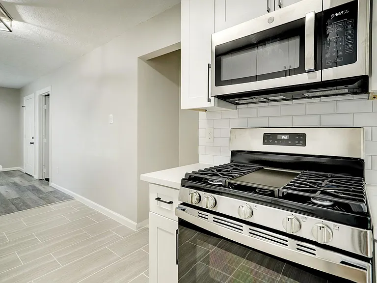 4411 Oak Shadows Dr — Photo 7