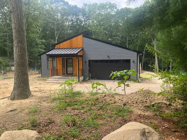 https://photos.zillowstatic.com/fp/2ac3b4f0ac9b5f038c5d63be58f5c8e7-p_e.webp