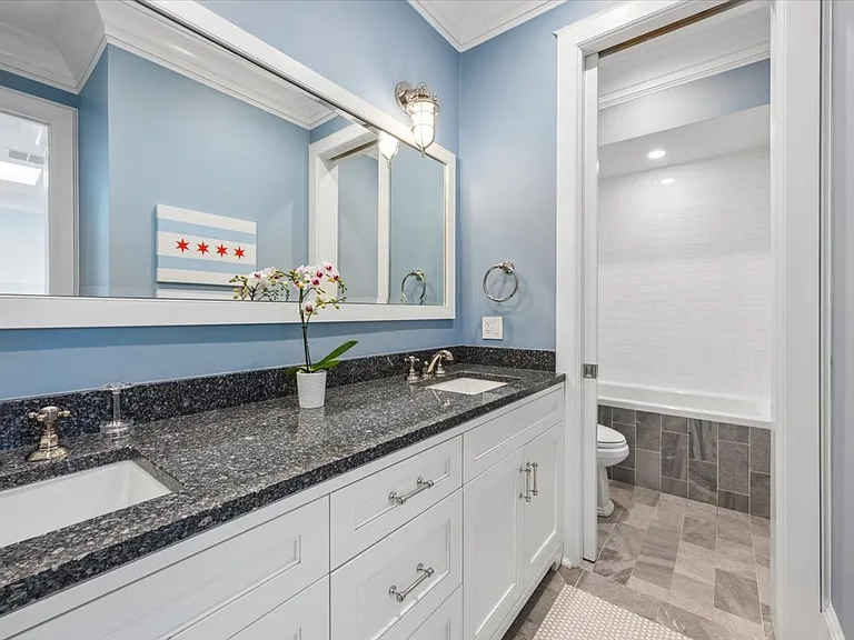 458 W Deming Pl — Photo 32