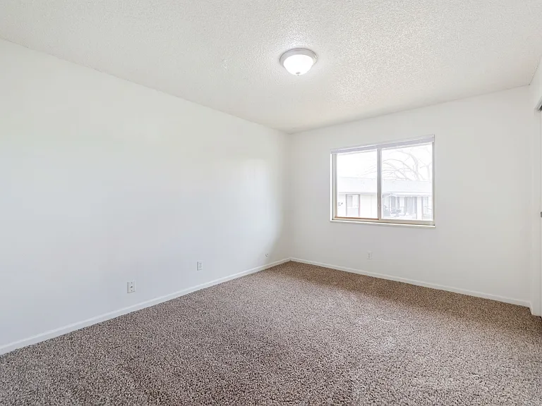 Lakemont Apartments — Photo 59