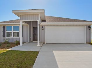 58 Sawbrier St, Freeport, FL 32439