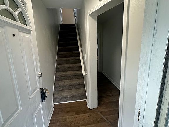 2nd image of 3239 Marne Ave