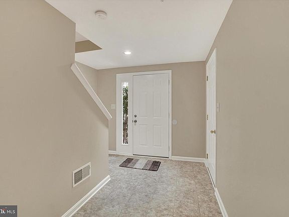 4th image of 210 Fisher Dr