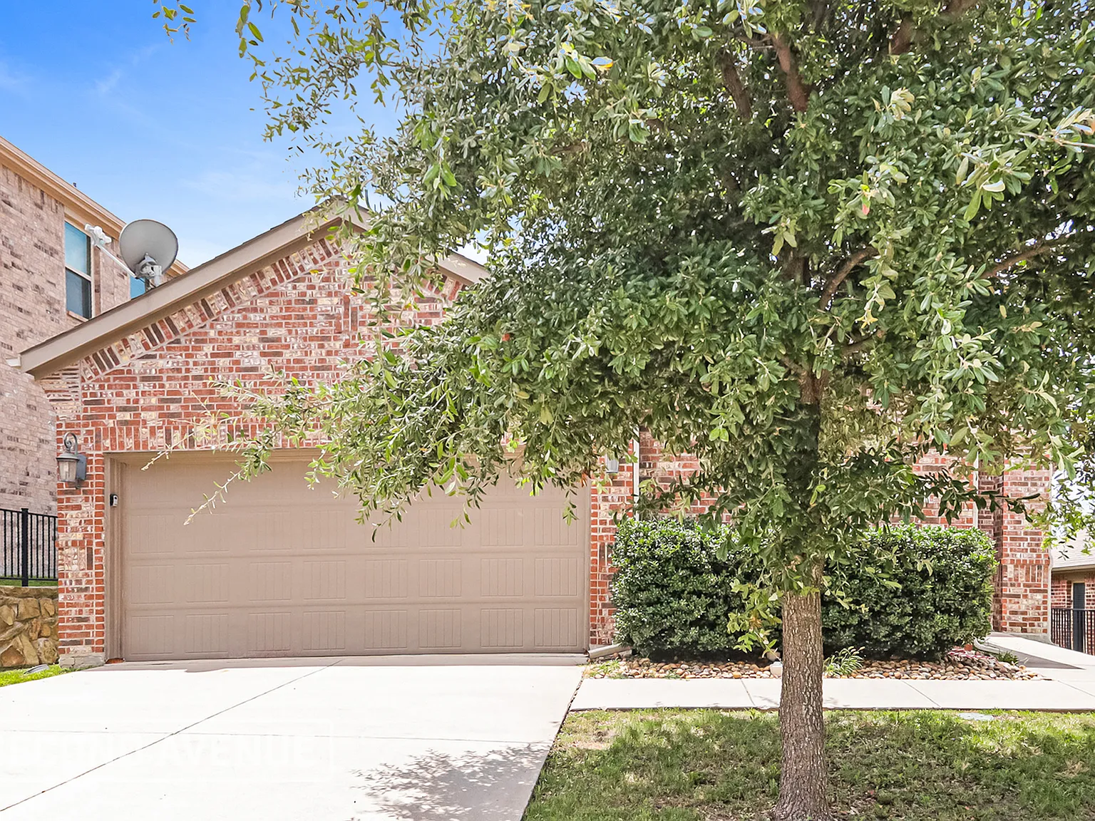 5 bed, 2.0 bath, 2163 sqft, $2,549 — Photo 1
