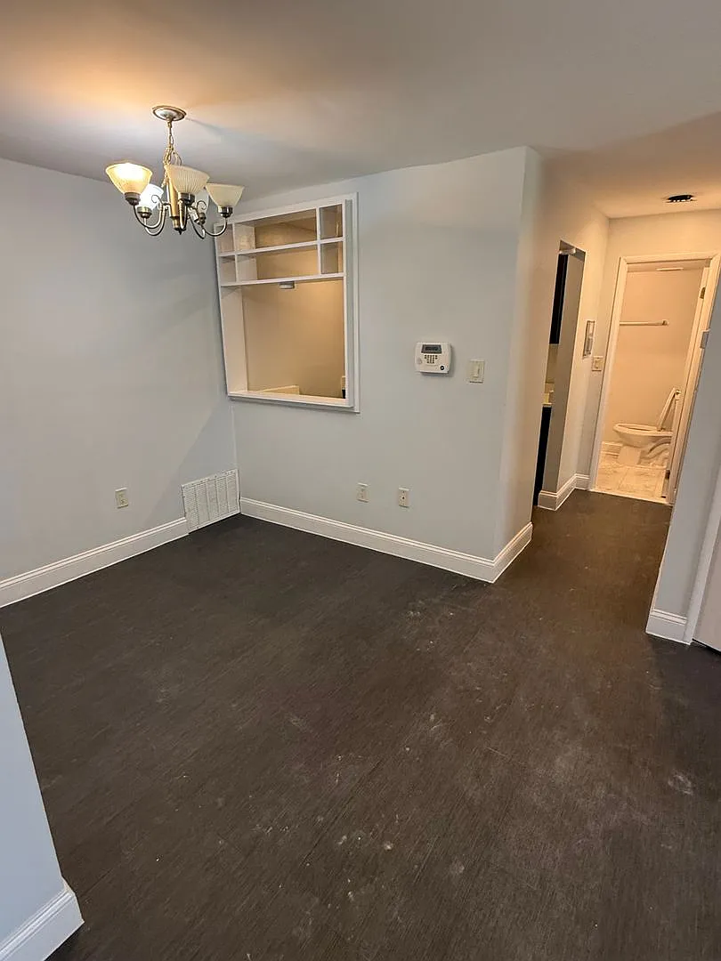 Amazing 1 Bedroom/ 1 Full bathroom property — Photo 4