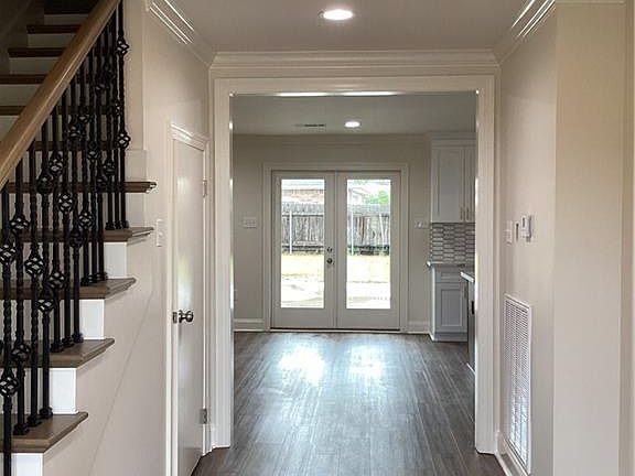 3rd image of 3729 Scofield St