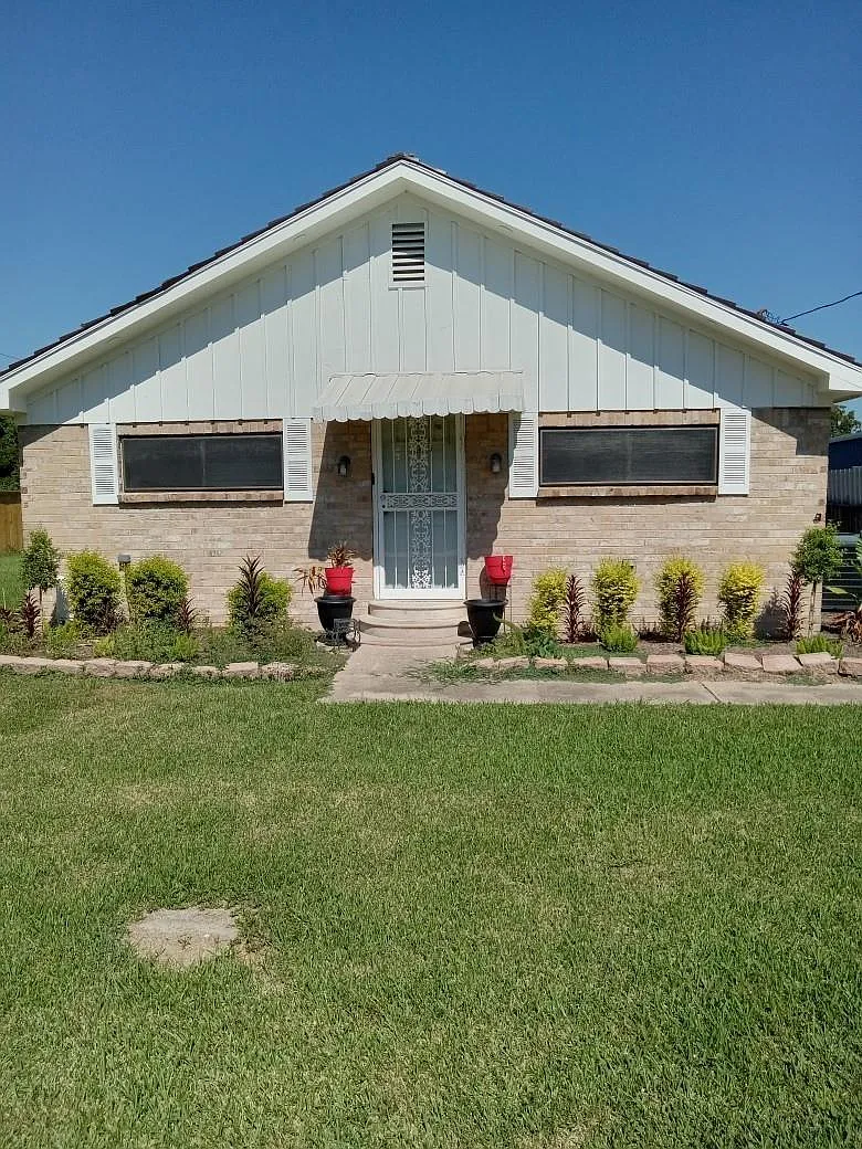 3 bed, 2.0 bath, 1484 sqft, $1,800 — Photo 1