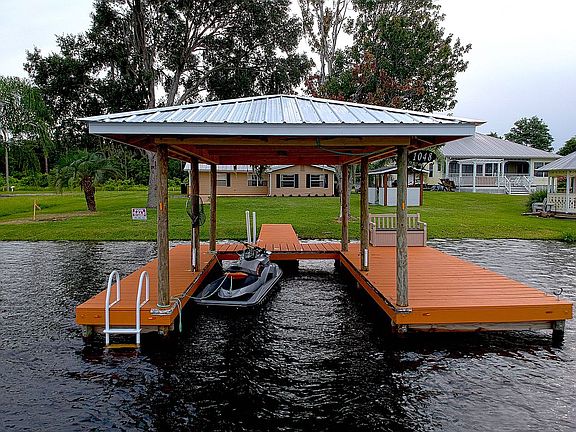 4th image of 1048 Lake Carrie Dr