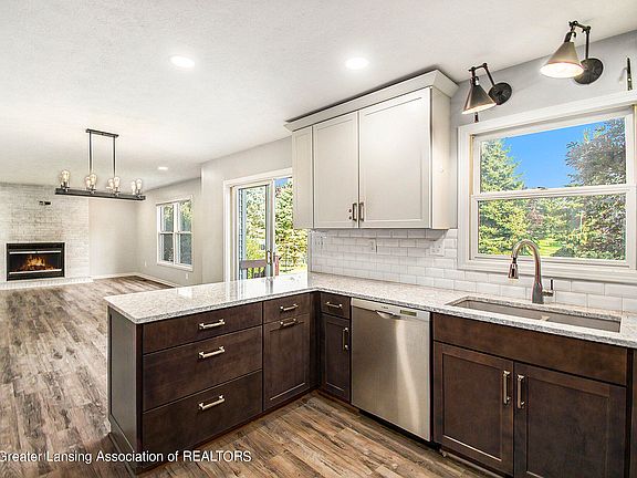 4th image of 1272 Sweetwood Dr