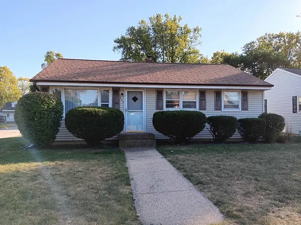 643 Colonial Dr, Machesney Park, IL 61115