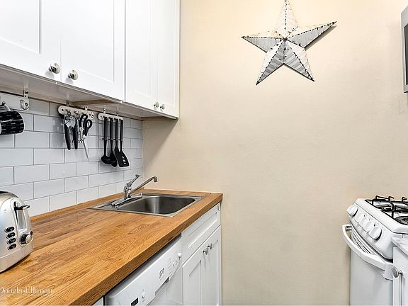 4th image of 63 E 9th St APT 10C