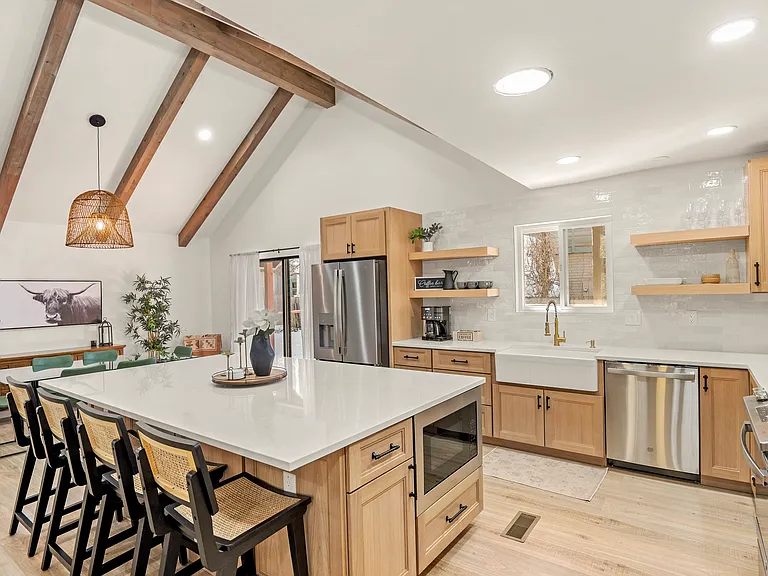 801 University Heights Dr — Photo 2