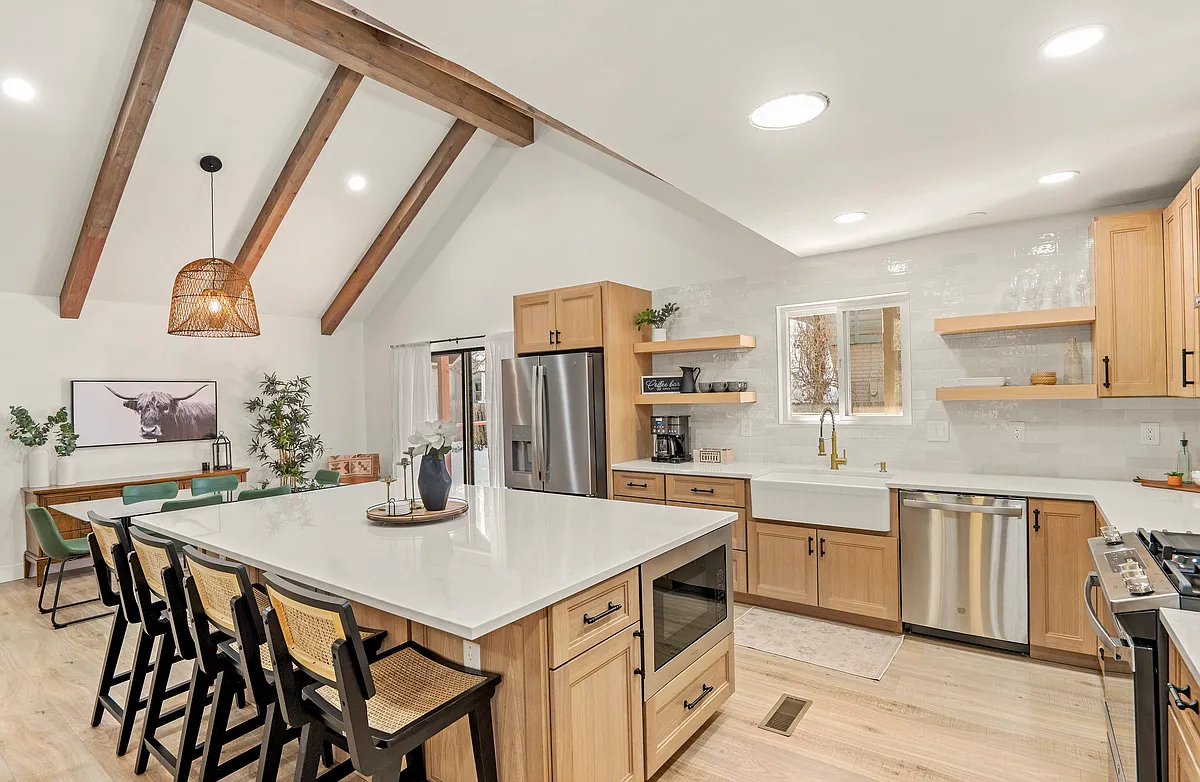 Building Photo - 801 University Heights Dr