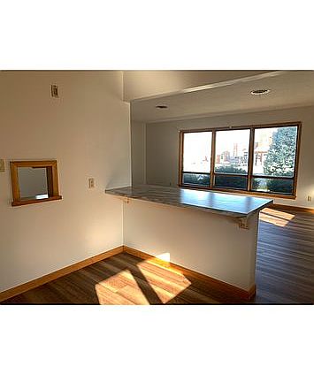 4th image of 129 E 4th St