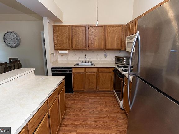 4th image of 1300 Sheridan Pl Unit K