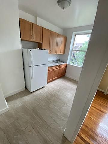 1st image of 30 Gray Pl #6