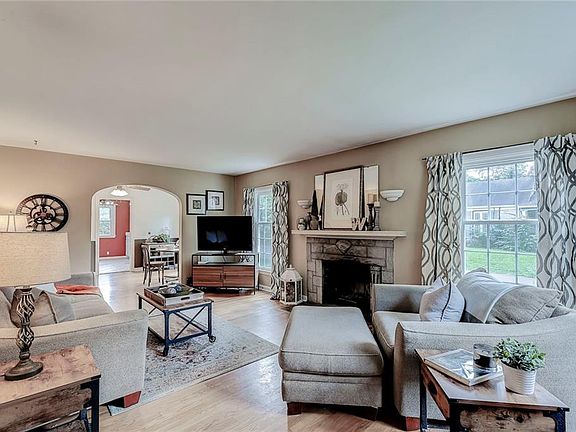 3rd image of 6103 Kingsley Dr