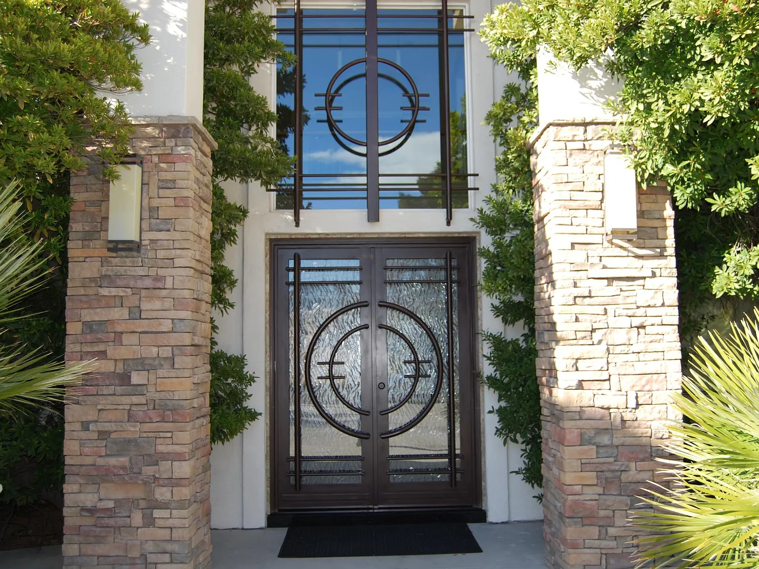 4 bed, 6400 sqft, $14,500 — Photo 2