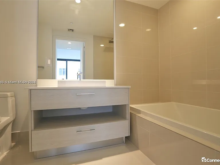 55 SW 9th St #1910 — Photo 7