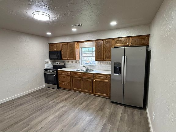 4th image of 212 E Delta Street