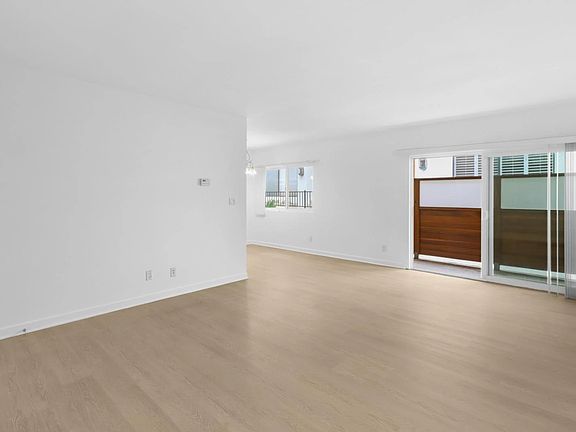 2nd image of 928 21st St #2