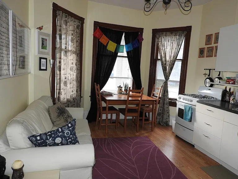 155 Wellington St S #1 — Photo 2
