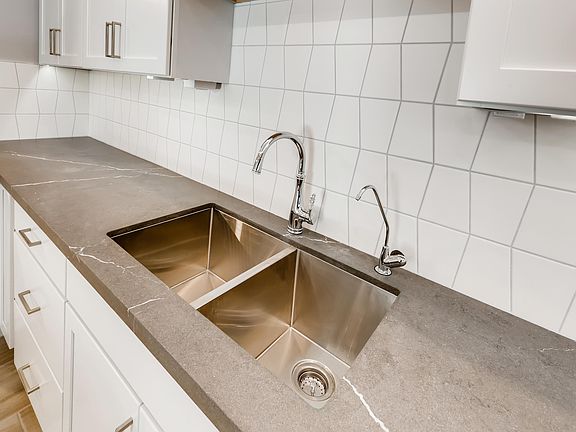 4th image of 5136 N 31st Pl Unit 622