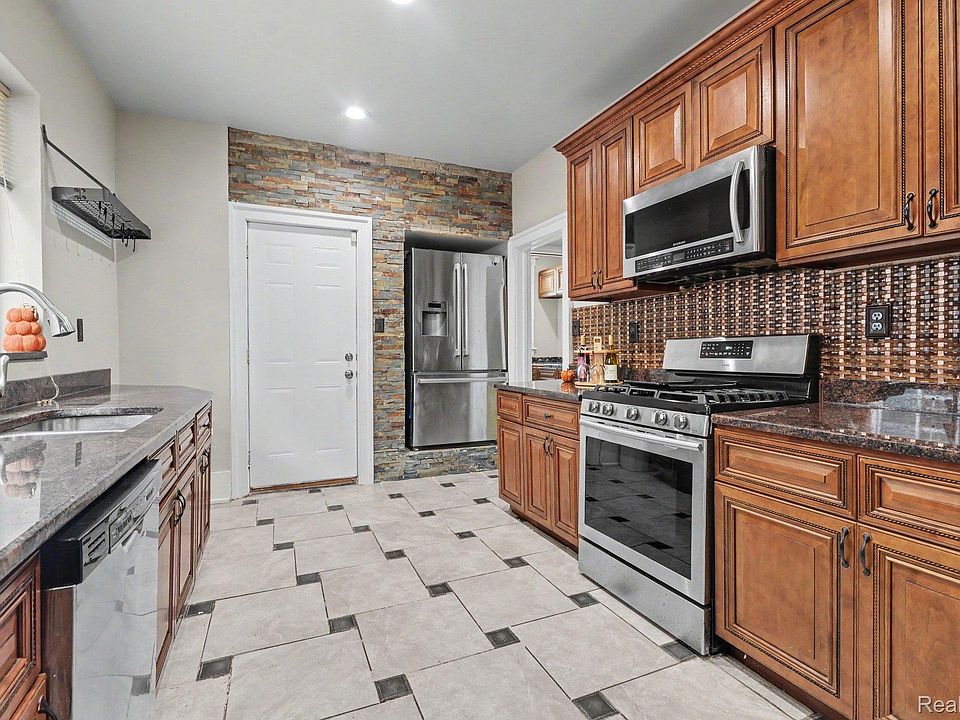 1646 Chicago Blvd, photo 14