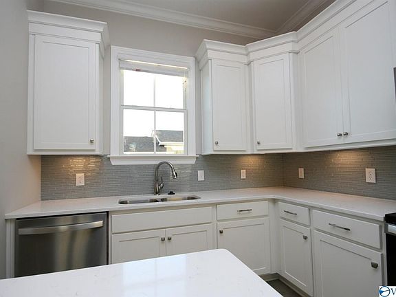 4th image of 37 Pine St