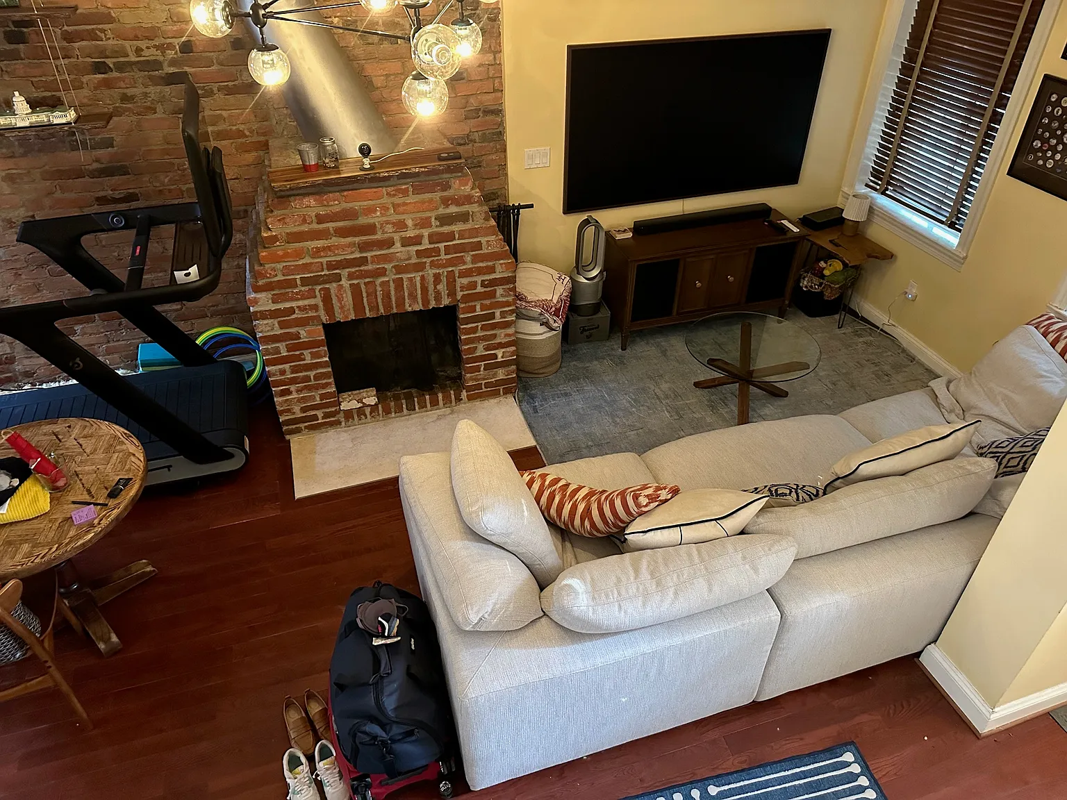 3 bed, 1.5 bath, 1358 sqft, $5,150 — Photo 2