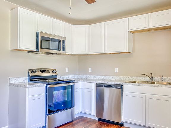 5th image of 613 W Irvine Ave