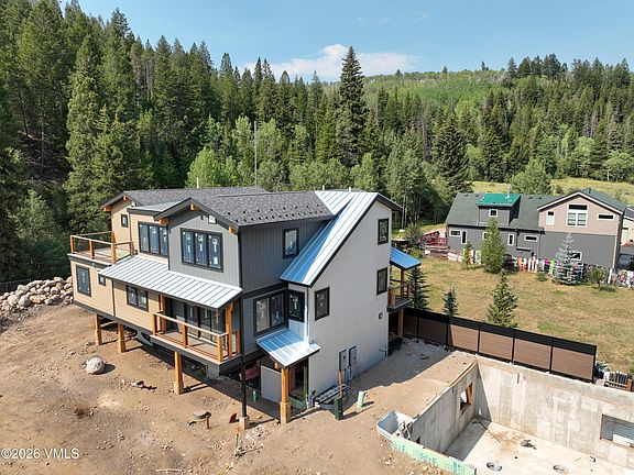 4th image of 27 Belden Way