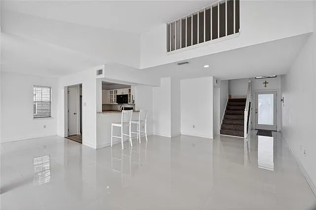 3 bed, 3.0 bath, 1994 sqft, $2,900 — Photo 4