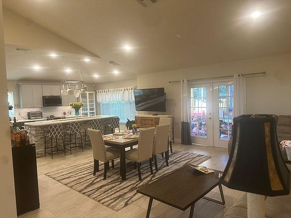 4th image of 1331 SW Calmar Avenue