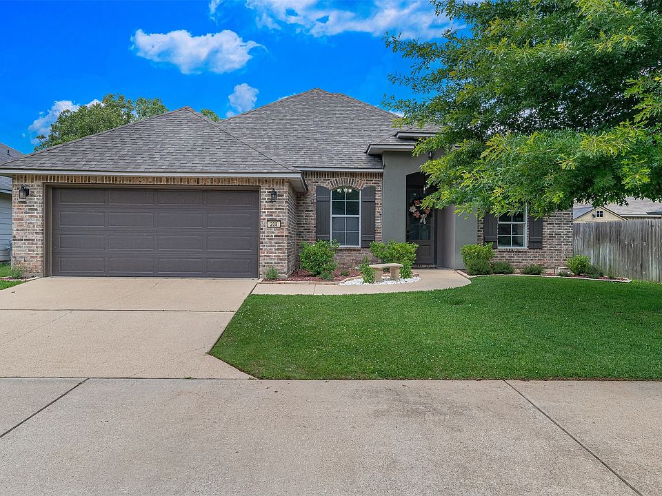 1st image of 208 Riverbrooke Dr