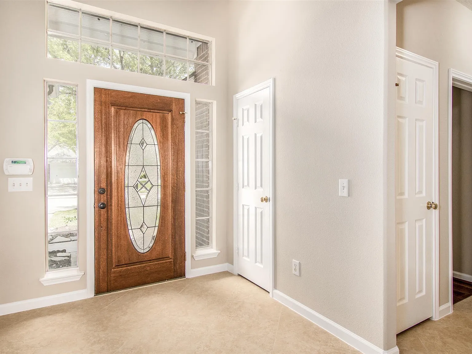4 bed, 2.0 bath, 2204 sqft, $2,400 — Photo 4