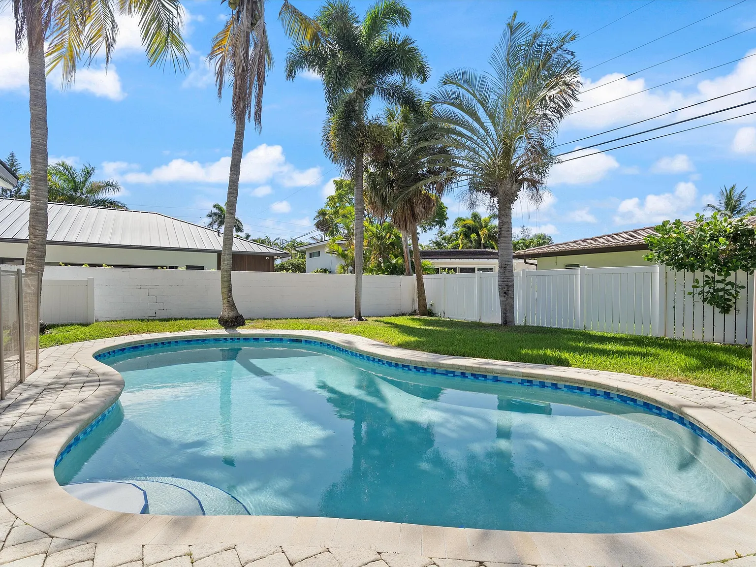 3 bed, 3.0 bath, 1536 sqft, $6,750 — Photo 3