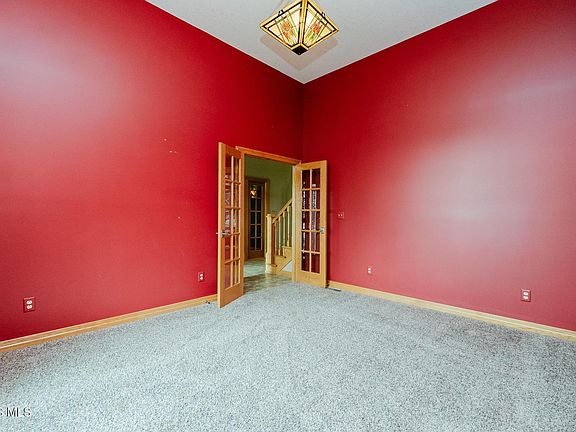 4th image of 348 Sycamore Ct