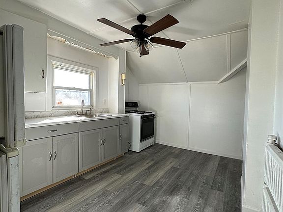 4th image of 9 Elizabeth St #3